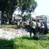 Warga Desa Bojongjaya Gotong Royong Bersihkan Saluran Sekunder