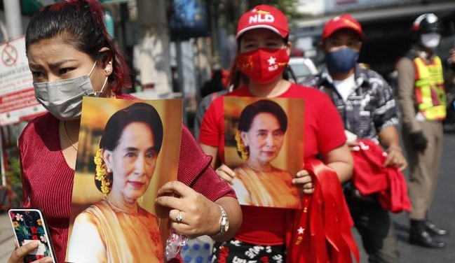 Rakyat Myanmar Turun ke Jalan Melawan Kudeta: Bebaskan Pemimpin Kami!
