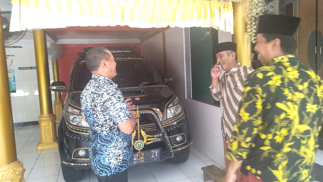 Mobil Berlapis Emas dan Mutiara di Subang, Pemilik: Cuma Hobi