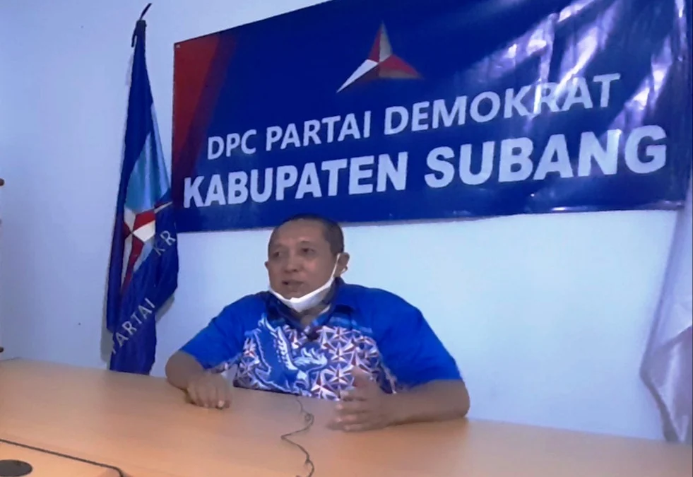 INDRAWAN SETIADI/PASUNDAN EKSPRES Ketua DPC Partai Demokrat Subang Ahmad Rizal saat diwawancarai Pasundan Ekspres.