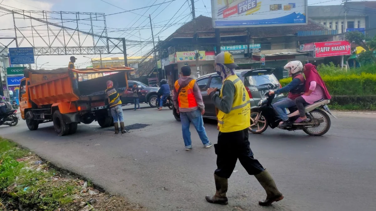Rusak dan Berlubang, Jalan Bandung-Lembang Diperbaiki