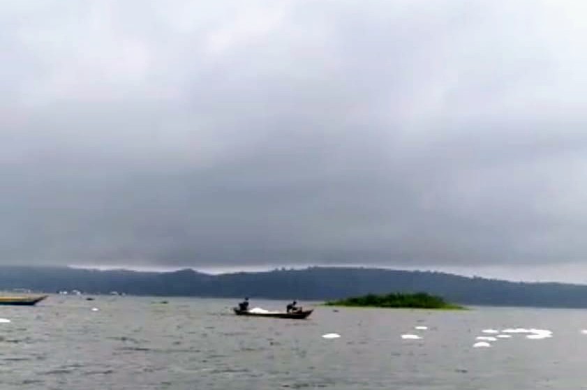 Perahu Pakan Ikan Tenggelam di Jatiluhur