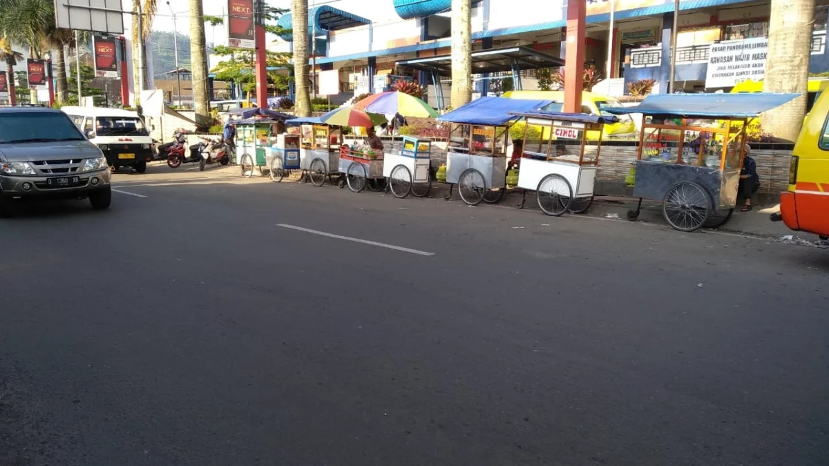 Pedagang Dadakan di Alun-alun Lembang Ditertibkan