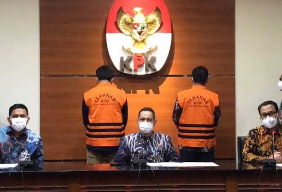 Bupati Bandung Barat dan Anaknya Ditahan KPK, Diduga Terima Uang Suap Rp1 Miliar