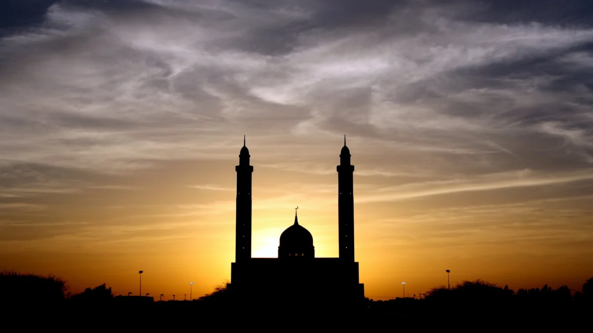 Kapan Malam Lailatul Qadar 2021?, Ini Keistimewaan dan Amalan Dahsyat Malam 17 Ramadhan yang Bertepatan Dengan Sejarah Turunnya Al-Qur'an