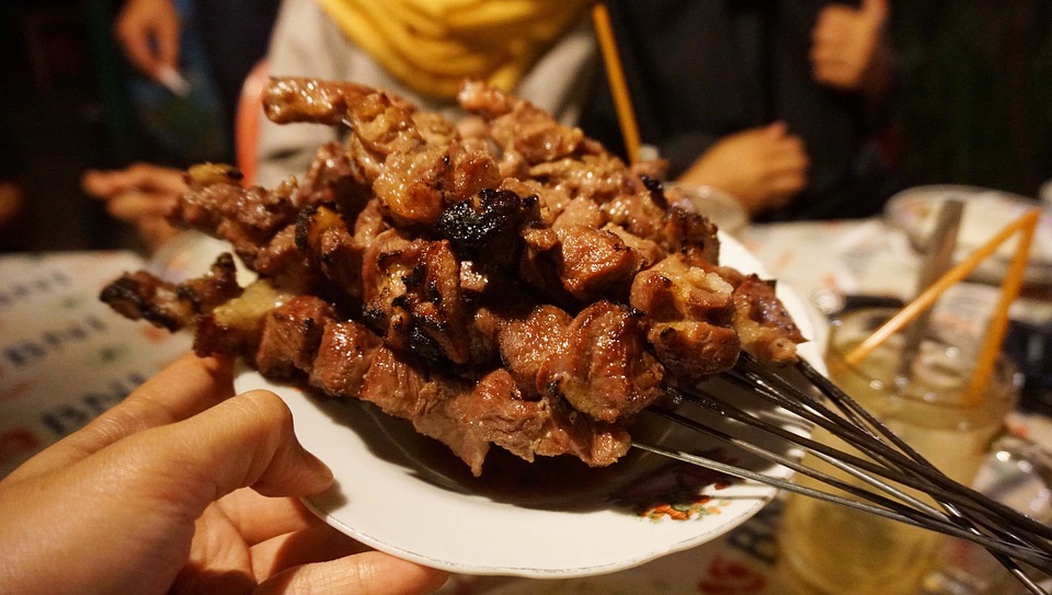 Lezatnya Sensasi Makan Sate Kelinci saat Wisata Kuliner di Lembang Bandung
