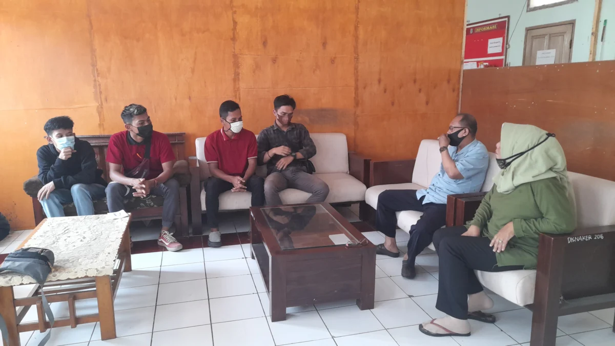 Pekerja Harian Lepas PT Indo Gemilang Makmur Keluhkan 'Janji Palsu' Perusahaan ke Disnakertrans Subang
