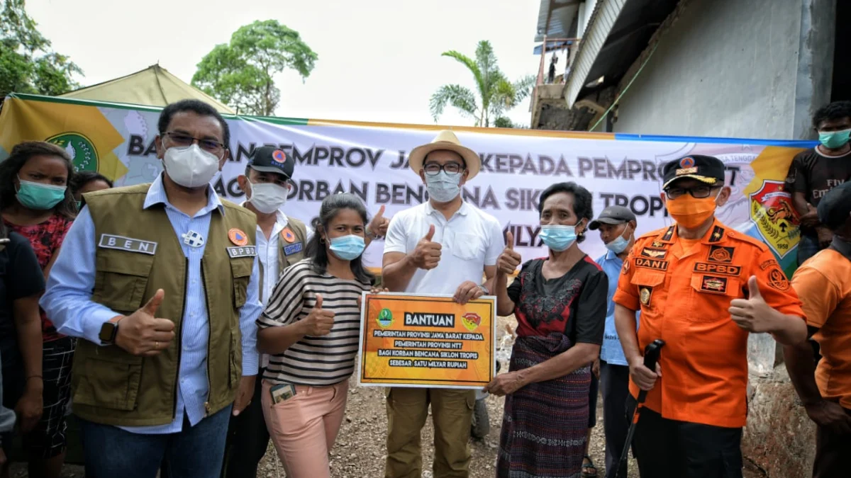 Kunjungi Kawasan Terdampak Bencana di Kupang, Ridwan Kamil beri Bantuan
