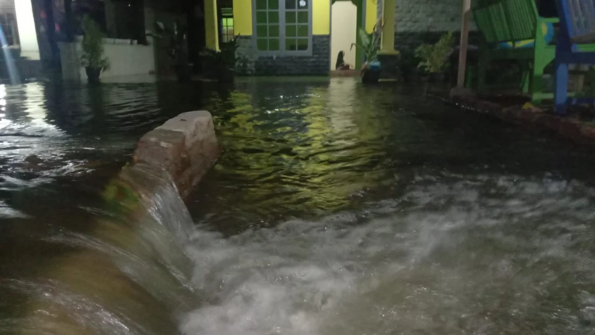 Akibat Gerhana Bulan Total, Dua Desa di Subang Terendam Banjir
