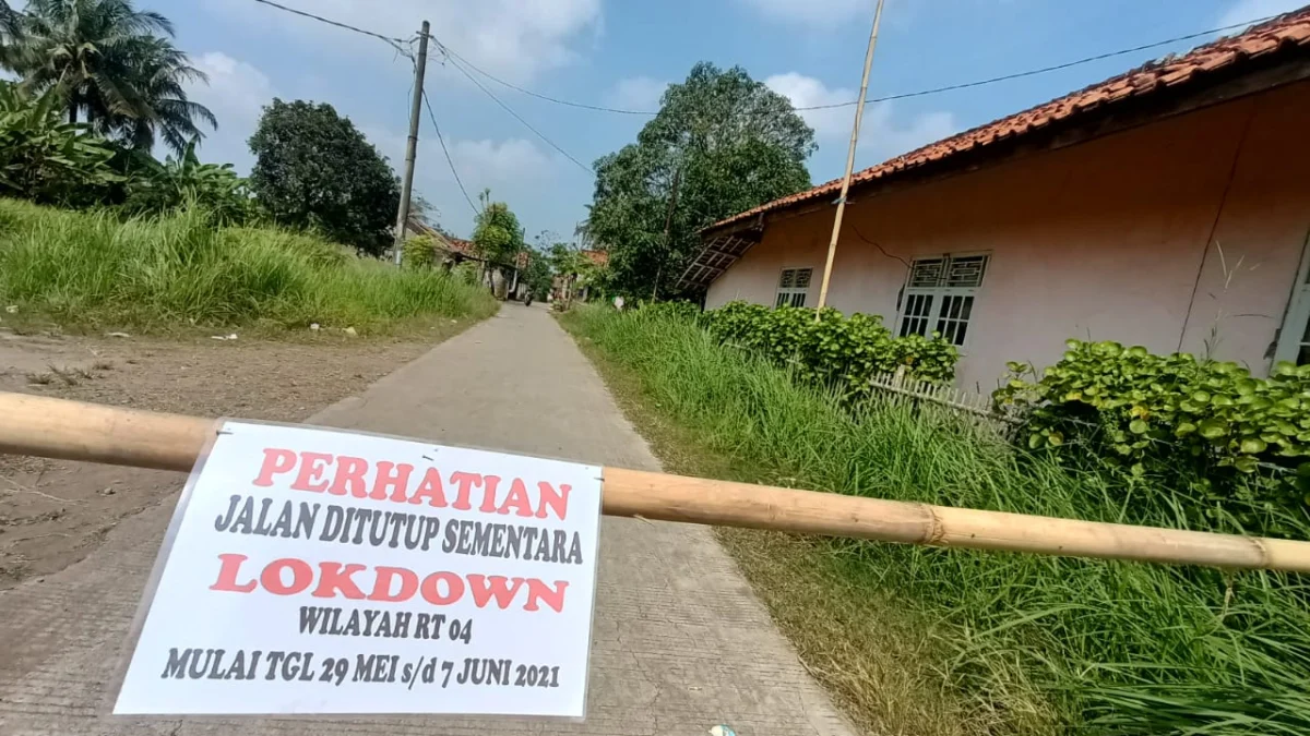 Dusun Waluya Desa Kutawaluya Dilockdown Satgas Covid-19 Karawang