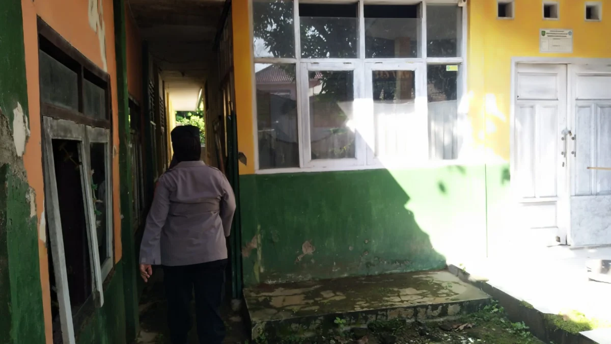 Tertimpa Robohan Bangunan Sekolah, Tetangga Minta Ganti Rugi