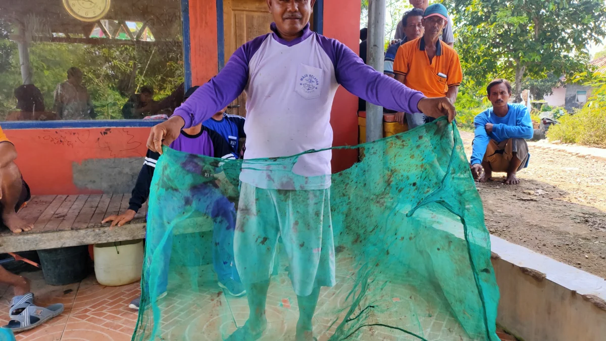 Curahan Hati Nelayan Terdampak Tumpahan Minyak, Dampak Sama, Perlakuan Berbeda