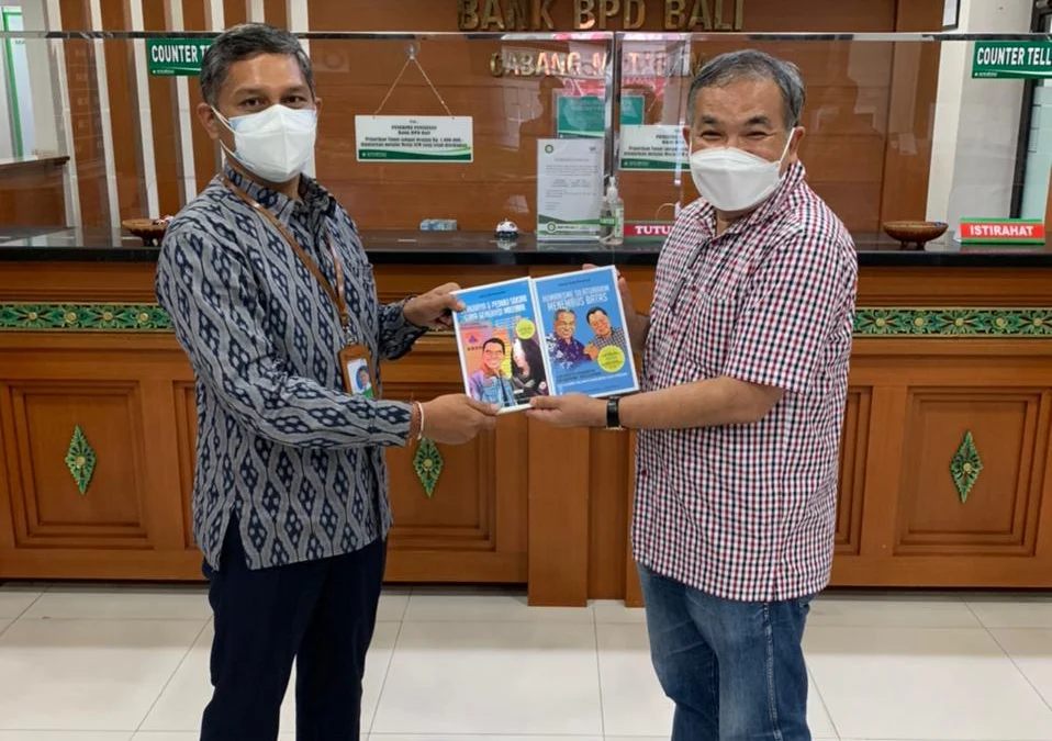 Buku "Super Best Seller" Trilogi The Power of Silaturahim Hadiah untuk Nasabah Prioritas Bank BPD Bali