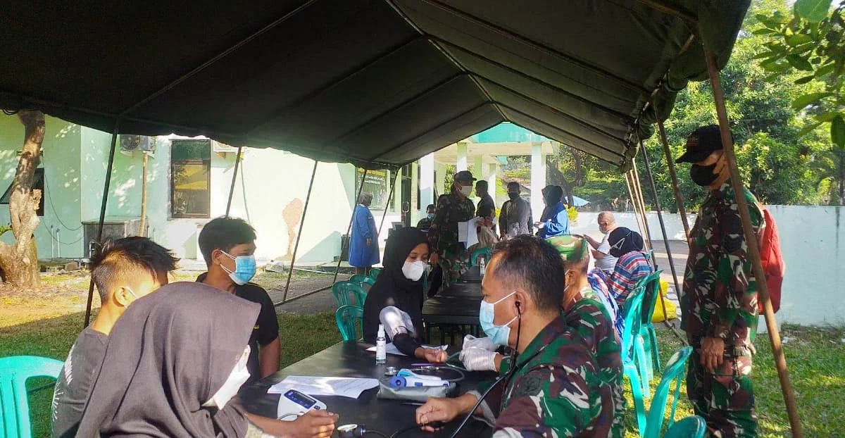 Masyarakat Antusias Ikuti Gebyar Serbuan Vaksinasi TNI/Polri di Makodim Subang