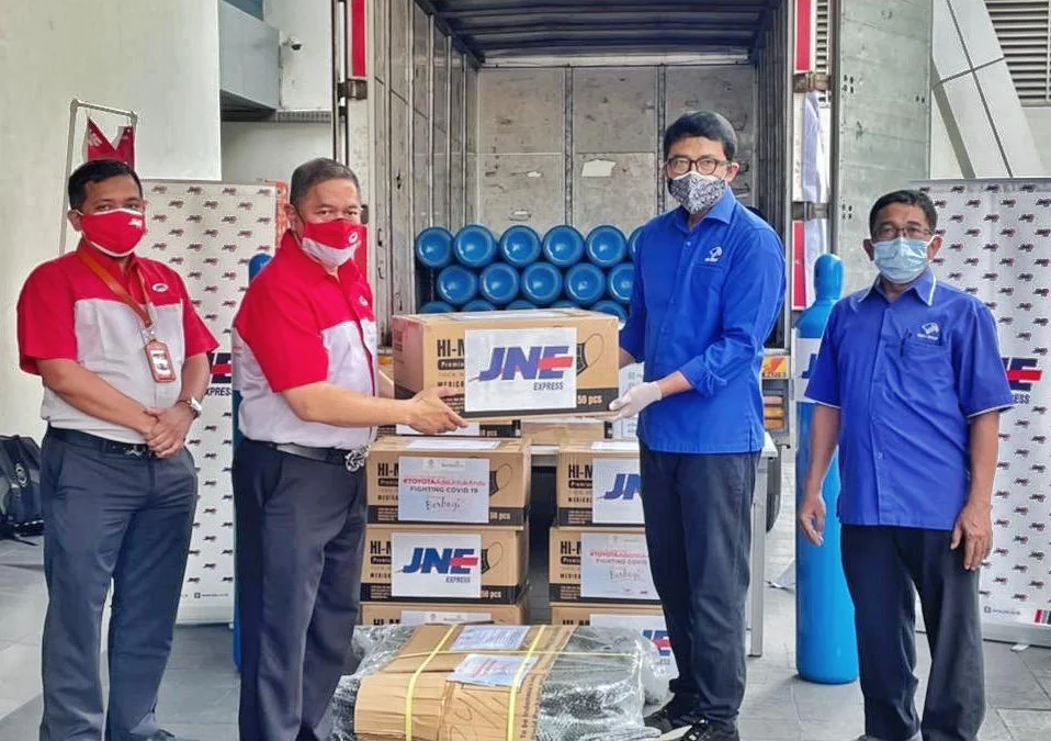 Keren! JNE Galang Donasi dan Kirim Tabung Oksigen Gratis Untuk Rumah Sakit di Indonesia