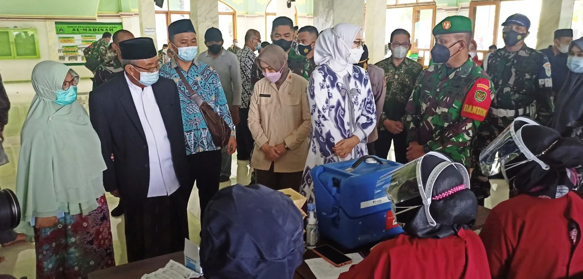 TNI Kirim 1.200 Vaksin untuk Pelajar di Pondok Pesantren Al-Muhajirin