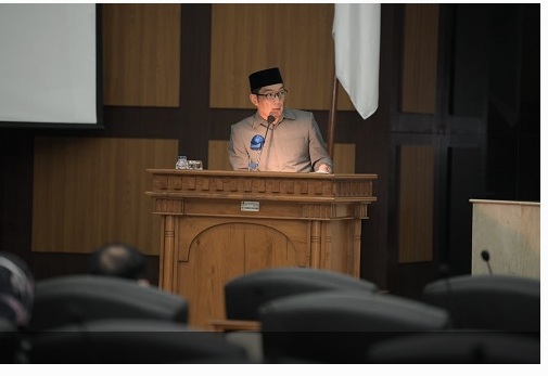 Gubernur Jabar Ridwan Kamil saat menghadiri Rapat Paripurna di Gedung DPRD Jabar, Kota Bandung, Jumat (27/8/2021). (Foto: Rizal FS/Biro Adpim Jabar)