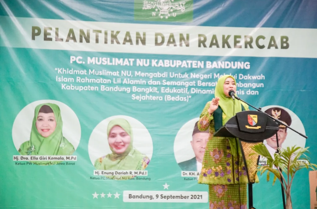 Wakil Ketua Tim Penggerak PKK Provinsi Jawa Barat (Jabar) Lina Marlina Ruzhan saat menghadiri acara Pelantikan PC Muslimat NU Kabupaten Bandung di Komplek Pemerintah Daerah (Pemda) Kabupaten Bandung, Kamis (9/9/2021).