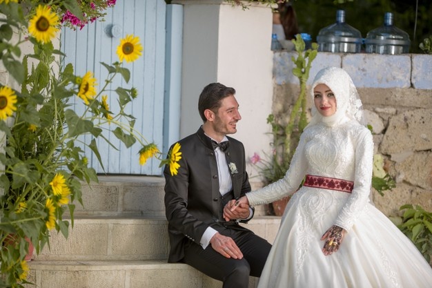 Aturan Hubungan Intim Suami Istri Menurut Islam