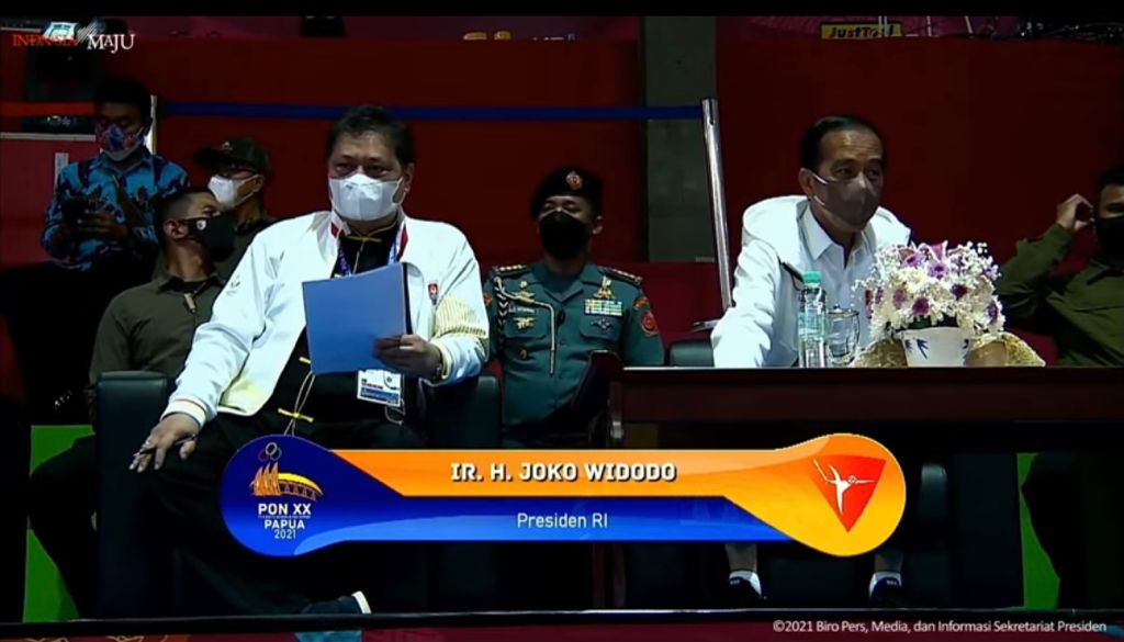 Jokowi Didampingi Airlangga Tinjau Arena Cabor Wushu PON XX Papua