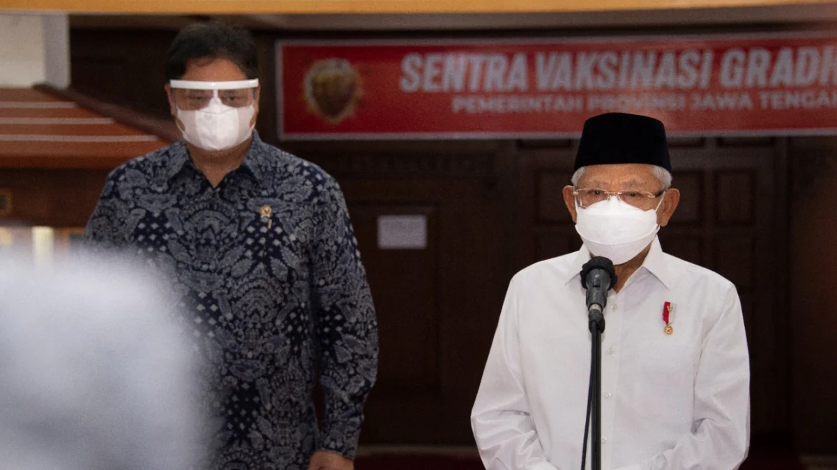Dampingi Wakil Presiden di Semarang, Menko Airlangga Tinjau Sentra Vaksinasi
