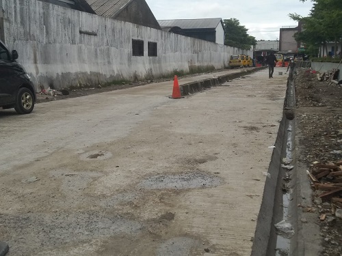 PERBAIKAN: Jalur landasan terminal Lembang nampak setelah diperbaiki oleh PT. Binabangun Persada, EKO SETIONO/PASUNDAN EKSPRES