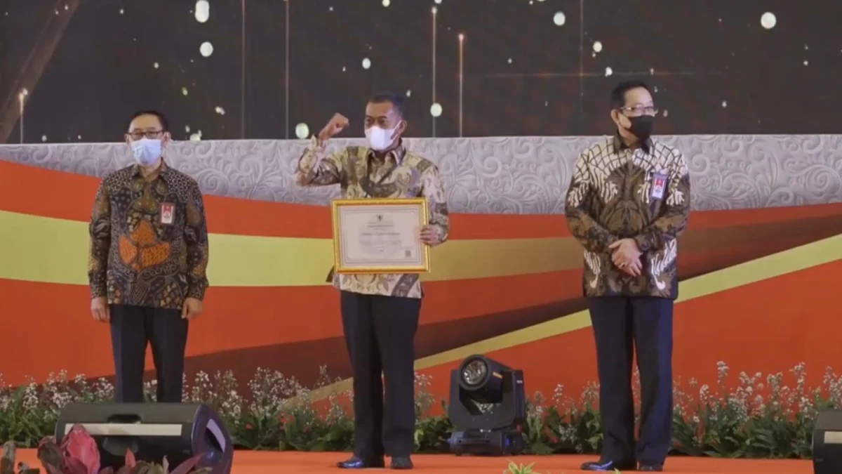 Berbuah Manis! Komitmen Zero Rupiah Kang Jimat Diganjar Penghargaan oleh Kemendagri