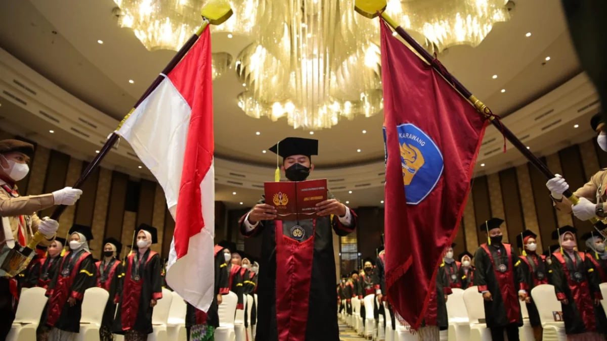 Menengok Tradisi Melepas Kelulusan Beberapa Fakultas di Universitas Singaperbangsa Karawang