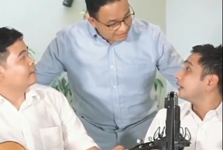 Viral Video Anies Baswedan Menegur Dua Orang Bernyanyi Di Tempat Kerja, Sindiran?