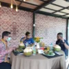 Sudah Bersertifikat CHSE, Sandiaga Uno Pilih Saung Sarasa Jadi Tempat Makan Siang di Subang