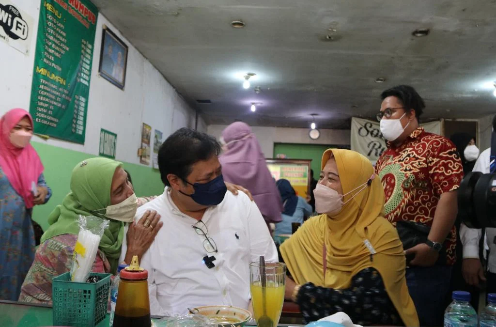 Operasi Pasar di Salatiga Jateng, Airlangga Hartarto Disambut Histeris Emak-emak
