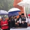Resmikan Alun-alun Sangkala Buana, Ridwan Kamil Didokan Jadi Presiden oleh Walikota Cirebon