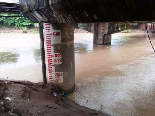Subang Diguyur Hujan Sejak Pagi, Ini  Ketinggian Air di Sungai Cipunagara