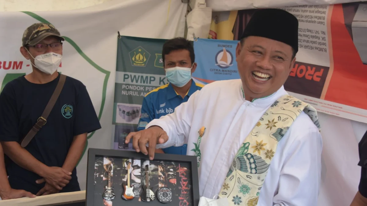 Wakil Gubernur Jawa Barat uu Ruzhanul Ulum mengajak masyarakat untuk membeli produk lokal