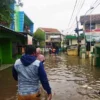 BANJIR: Situasi banjir di Dayeuhkolot, Kelurahan Dayeuhkolot, Kecamatan Dayeuhkolot, Kabupaten Bandung. Danau buatan diharapkan bakal mengurangi banjir yang kerap terjadi saat musim hujan. JABAR EKSPRES