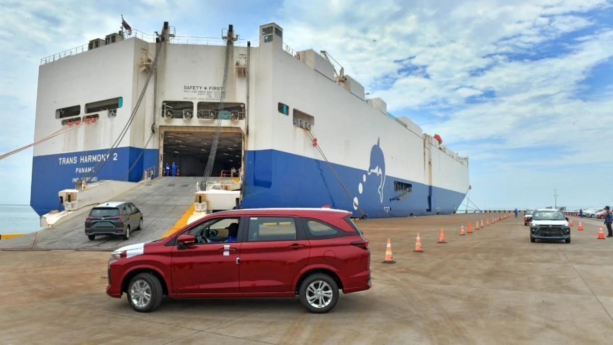 PELABUHAN: Aktivitas di Pelabuhan Patimban beberapa waktu lalu. KSOP Kelas II Patimban optimis target ekspor kendaraan dari Pelabuhan Patimban sebanyak 180.000 unit. YOGI MIFTAHUL FAHMI/PASUNDAN EKSPRES