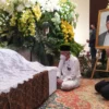 Gubernur Jawa Barat Ridwan Kamil Kunjungi Rumah Duka Almarhum Arifin Panigoro di Jakarta