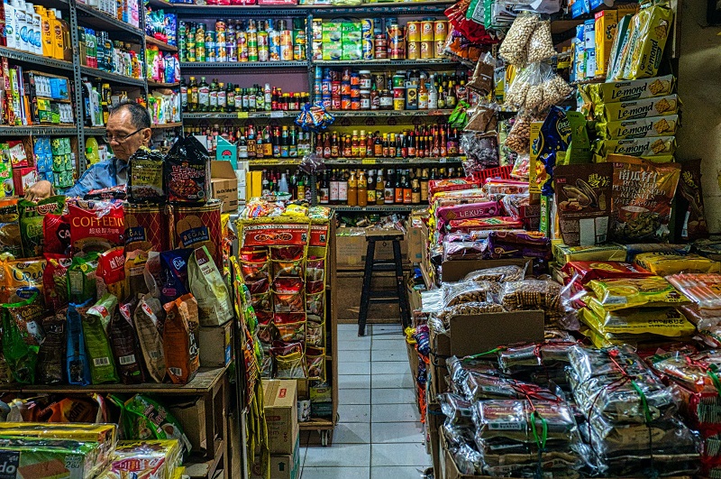 Stok Minyak Goreng Curah Langka Dipasaran Kota Cimahi, Dijual Rp25.000 per Kilogram (ilustrasi toko sembako di pasar) (ilustrasi toko sembako di pasar)