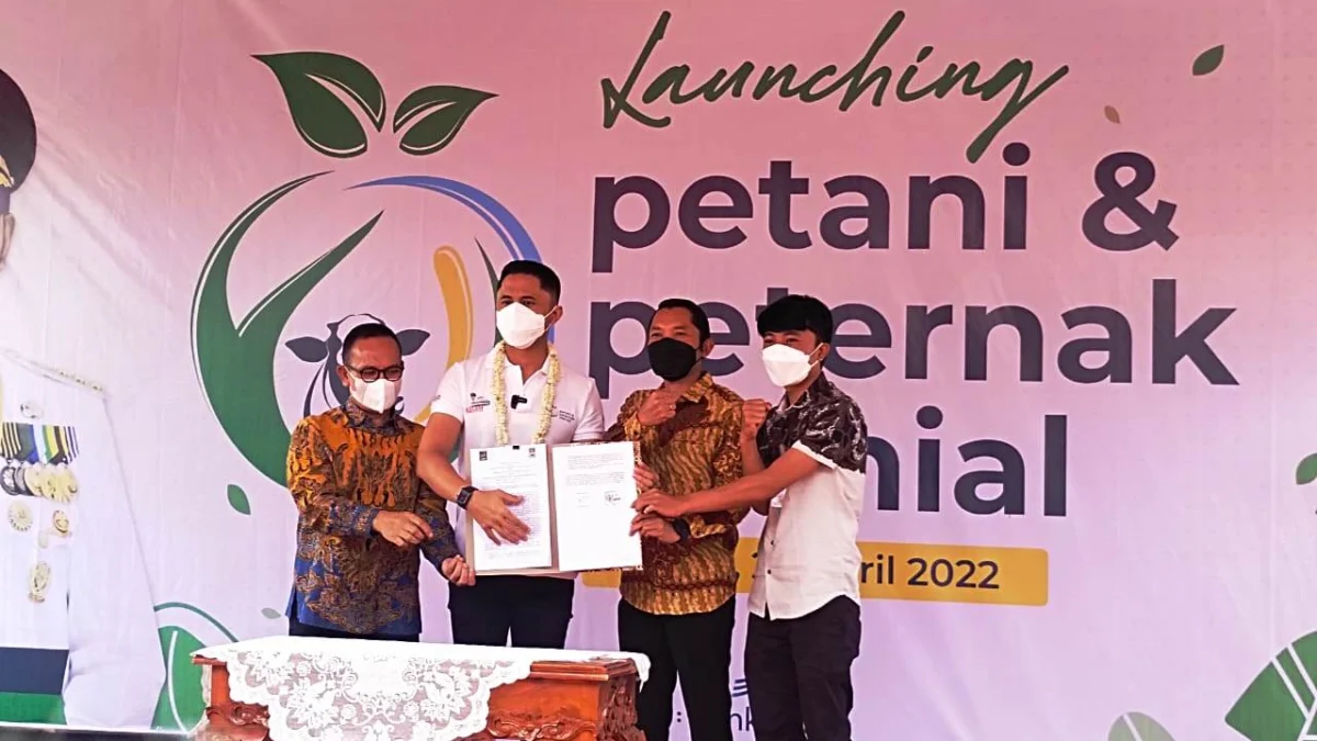 LAUNCHING: Plt Bupati Bandung Barat Hengki Kurniawan pada kegiatan Launching Petani dan Peternak Zilenial se-KBB di Plasa Mekar Sari Komplek Perkantoran KBB, Senin (25/4). ISTIMEWA