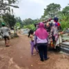 Jelang Puasa TPU di Subang Ramai Dikunjungi Peziarah, Pedagang hingga Kuncen Kecipratan Berkah