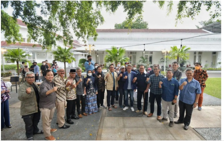 Gubernur Jawa Barat Ridwan Kamil saat Forum Pimred di Gedung Pakuan Bandung, Jumat 1 April 2022. (Foto: Biro Adpim Jabar)