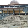 SEPI: Masjid Ash Shiddiq kerap menjadi pusat kegiatan keagamaan selain untuk salat berjamaah ASN Pemda KBB. Namun saat ini, Masjid yang dibangun pada era Bupati Abubakar ini nampak sepi. EKO SETIONO/PASUNDAN EKSPRES