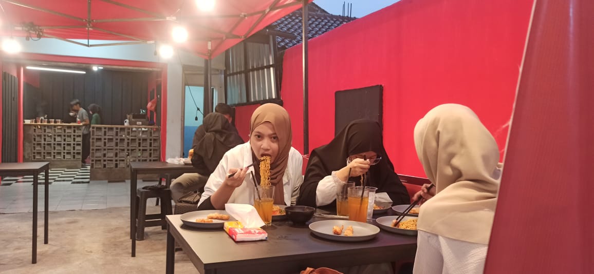 Mie Tragis, Kuliner Baru di Subang yang Banyak Diburu Penyuka Pedas