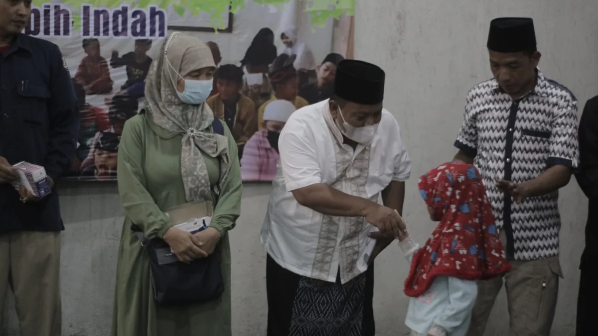 Kepala Desa Mulyasari Serahkan Santunan Anak Yatim di Yayasan Misbahul Huda