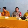 POLITIK: Ketua Harian DPD Golkar Kabupaten Bandung, H. Yanto Setianto, tidak khawatir apabila Sahrul Gunawan akan loncat lagi ke partai yang lain. JABAR EKSPRES