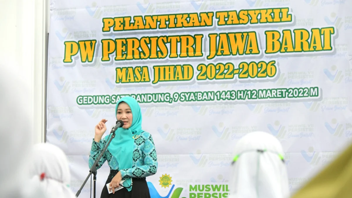 Ketua TP PKK Jabar, Ibu Atalia Ridwan Kamil Menyapa Dan Mengapresiasi Pelantikan Tasykil Pw Persistri Jabar Masa Jihad 2022-2026 Di Gedung Sate Bandung, Sabtu 12 Maret 2022
