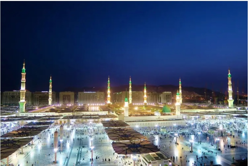 Amalan 10 Hari Terakhir Bulan Ramadhan dan Keutamaannya, Bikin Hatimu Luluh (ilustrasi malam bulan ramadhan di Mekkah)