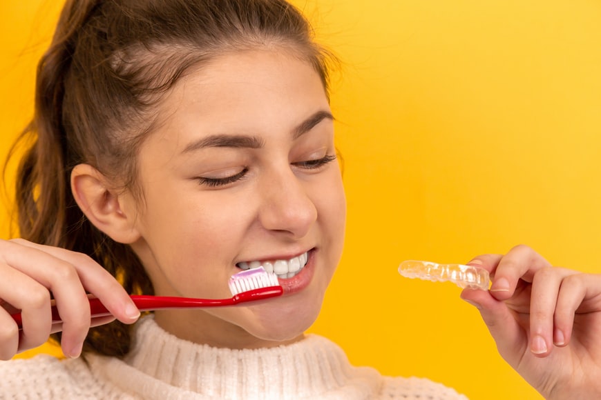 Hukum Sikat Gigi saat Puasa di Pagi Hari dan Siang (ilustrasi sikat gigi)