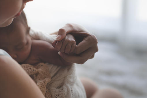 Tak Perlu Khawatir, Begini Cara Atasi Baby Blues Untuk Para Ibu Muda Setelah Melahirkan