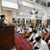 Ulama Lulusan English for Ulama Jadi Khatib Shalat Tarawih Berjemaah di Depok